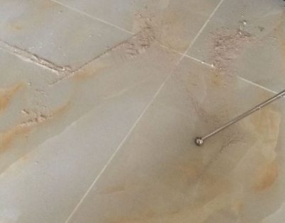 陈巴尔虎瓷砖空鼓维修公司分享粘合剂选择不当在瓷砖铺贴过程中可能导致以下问题