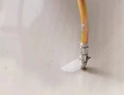 陈巴尔虎瓷砖空鼓维修公司专业解答在瓷砖铺贴过程中，如果使用的砂料过粗（如全部使用了粗砂），可能会导致以下问题